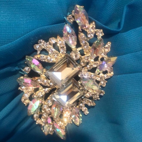 Dresses - Picture 6 of 16